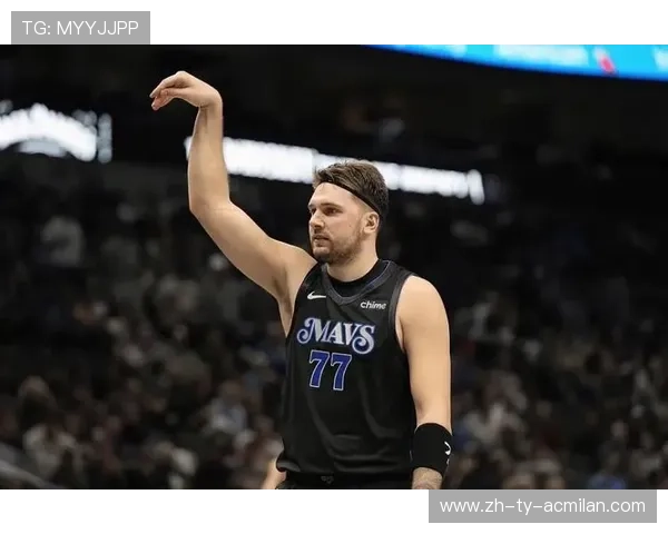 东契奇罚球线外稳稳罚中，独行侠保持气势